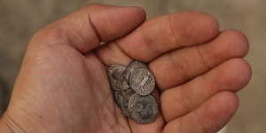 200 Koin Romawi Kuno Terkubur di Gua Spanyol, Diduga Dikumpulkan Seekor Musang