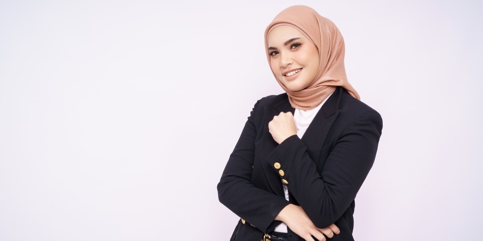 Pilihan Hijab Warna Netral untuk Office Look