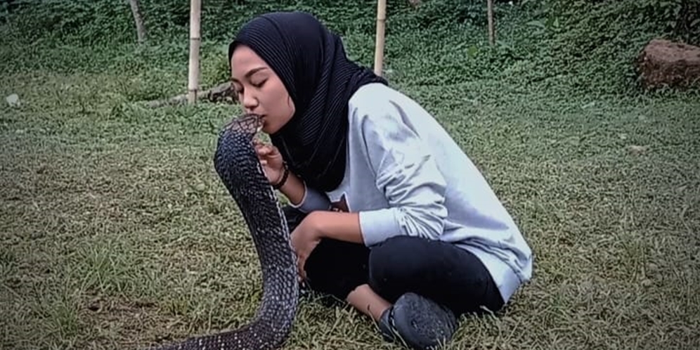 Ingat Aulia Khairunnisa, Gadis Cantik yang Viral Dicium King Kobra 4 Meter? Tak Tersorot, Kabarnya Kini Bikin Kaget