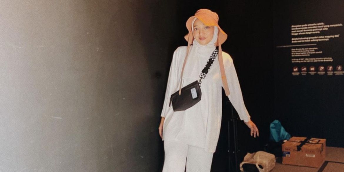 Outfit Santai Chiki Fawzi, Cocok untuk Sambut Akhir Pekan