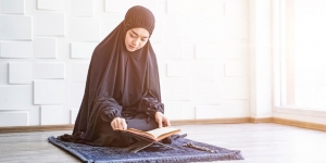 6 Manfaat Tadarus Al Quran, Menentramkan Jiwa dan Menjadi Syafaat di Hari Kiamat