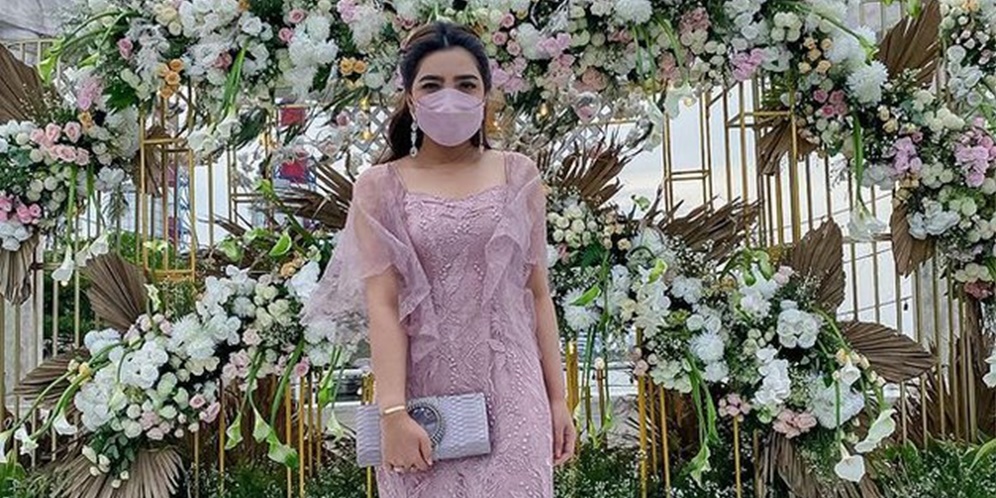 7 Potret Ashanty Hadiri Lamaran Venna Melinda dan Ferry Irawan, Dress Indahnya Bikin Kagum!