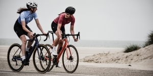 Pakaian Ketat Wanita Saat Bersepeda Jadi Perbincangan: Olahraga atau Konten Media Sosial?