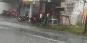 Surabaya Diguyur Hujan Es, BMKG: Terbentuk Karena Awan Cumulonimbus