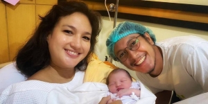 Nadine Chandrawinata Melahirkan Anak Pertama Diberi Nama Nadi Djiwa Anggara, Ini Potretnya