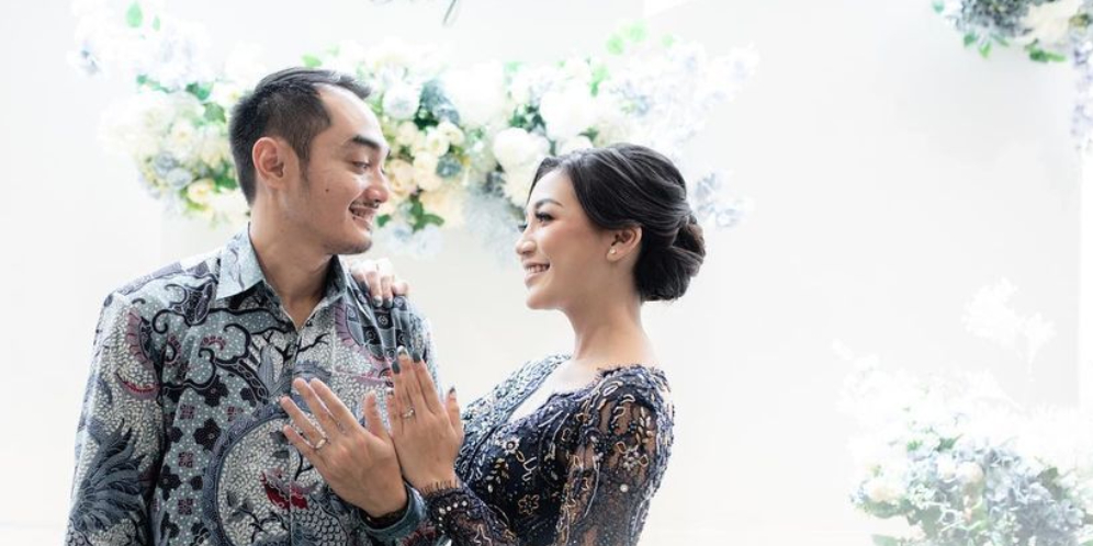 Momen Lamaran Cyndyana Lorens, Adik Kriss Hatta: `Sudah Menantikannya Ratusan Tahun`