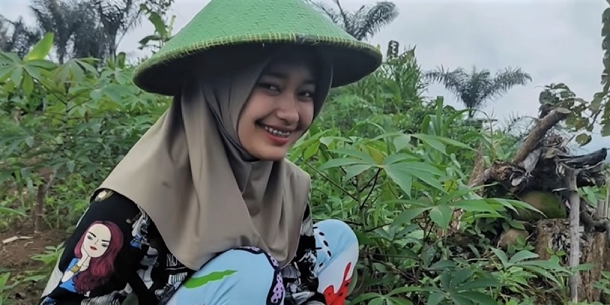 8 Potret Gadis Desa Yang Cantiknya Bak Bidadari Rela Bongkar Celengan Demi Pasang Behel Gigi