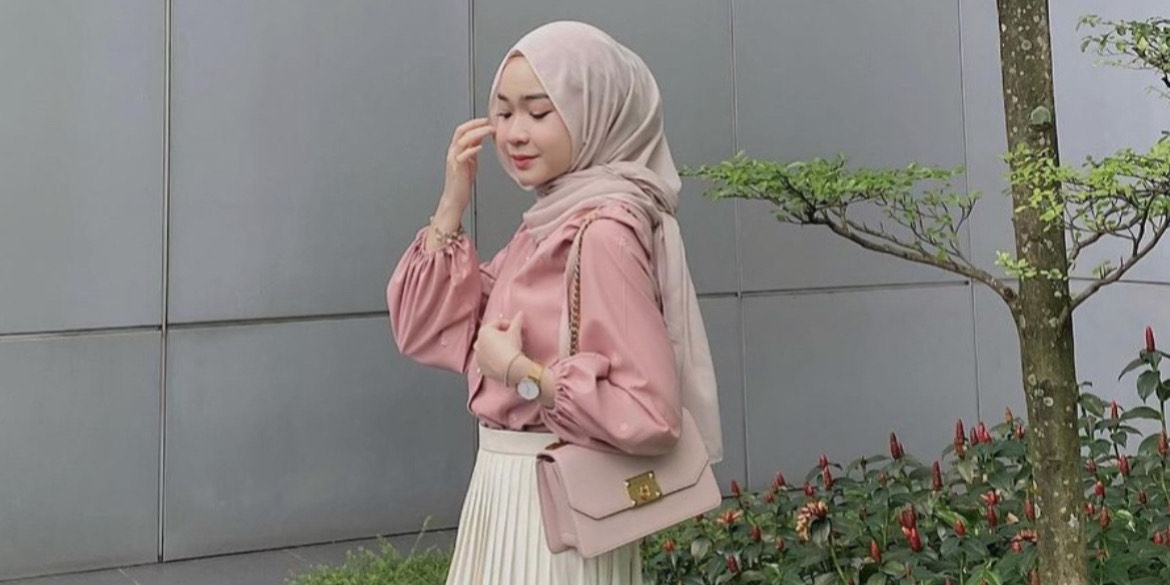 Tampilan Outfit Hijab Feminin & Simpel