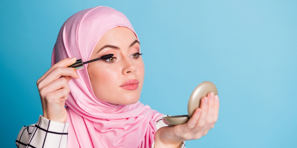 Tips Membersihkan Noda Maskara Tanpa Merusak Base Makeup