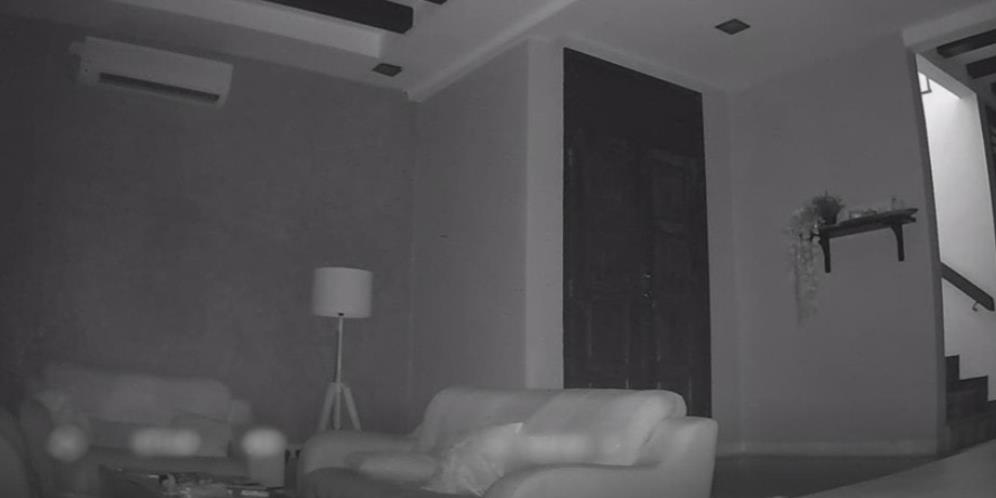 Periksa CCTV di Ponsel Malam-malam, Istri Lihat Sosok Putih Mencurigakan: Berawal dari Bau Bangkai Dekat Pintu