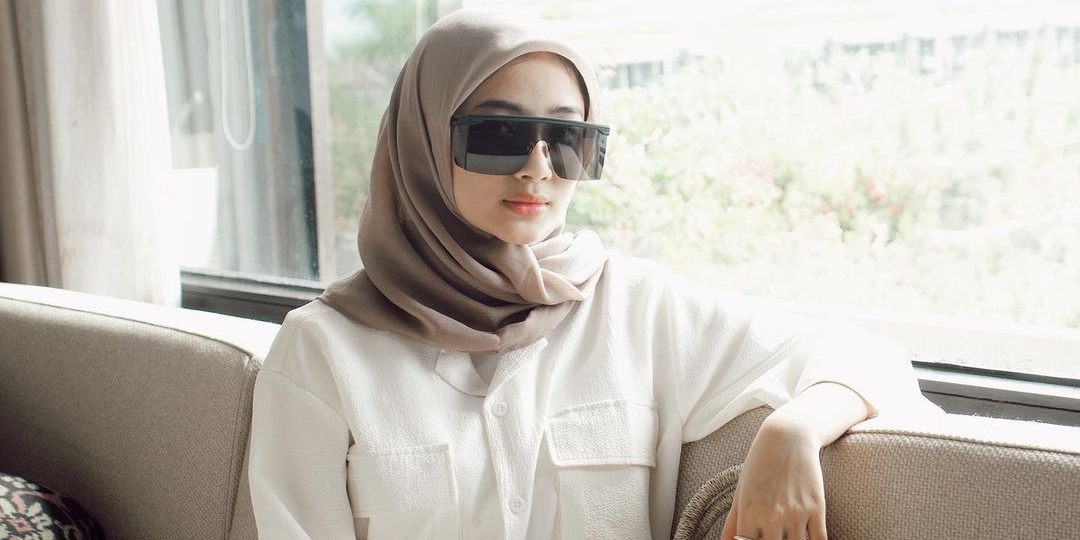 Outfit Serba Putih ala Ansellma Putri, Kamu Berani?