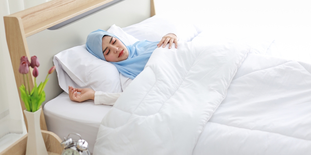 Posisi Tidur Terbaik Buat Kesehatan Kulit, Wajah Bebas Sembab Pas Bangun Pagi!