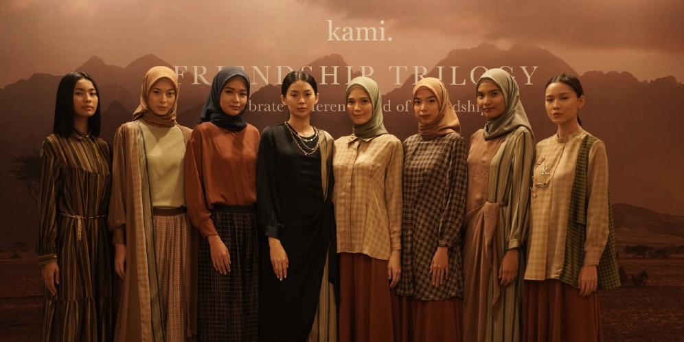 Persahabatan Brand Kami, Titi Kamal dan Mega Iskanti di Koleksi Raya Collection 2022