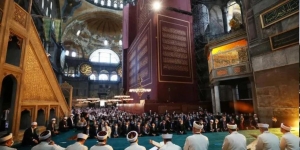 Sholat Tarawih Pertama di Masjid Hagia Sophia Istanbul Turki Setelah 88 Tahun