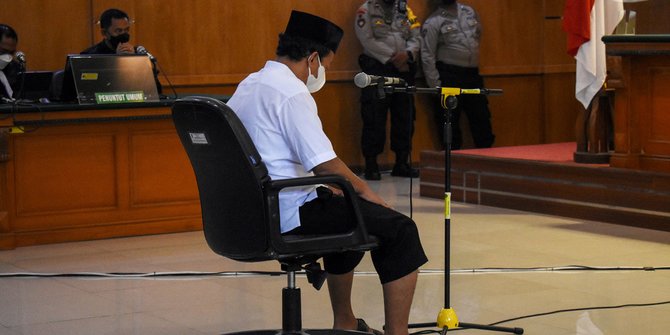 Vonis Herry Wirawan Perudapaksa 13 Santriwati Diperberat dari Penjara Seumur Hidup Jadi Hukuman Mati