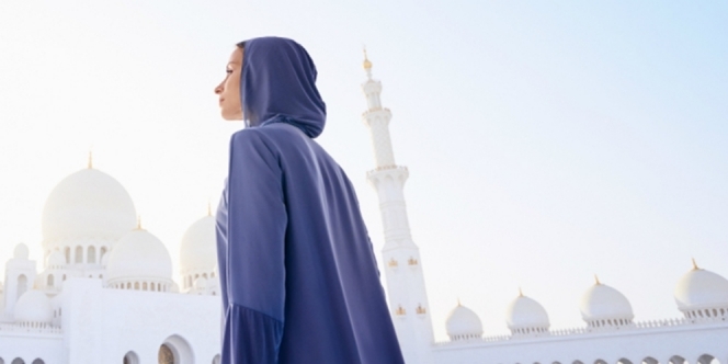 Doa Masuk dan Keluar Masjid Serta Adab yang Perlu Diperhatikan