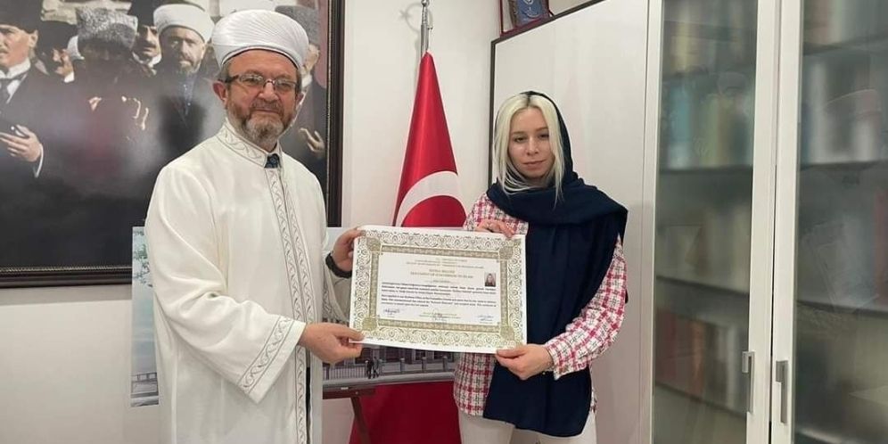 Lantunan Azan Menuntun Wanita Ukraina Peluk Islam saat Ramadan