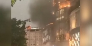 Detik-detik Tunjungan Plaza Surabaya Terbakar, Pengunjung Buka Puasa Berhamburan