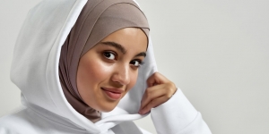 Tips Memilih Warna Hijab Agar Tak Terlihat Kusam