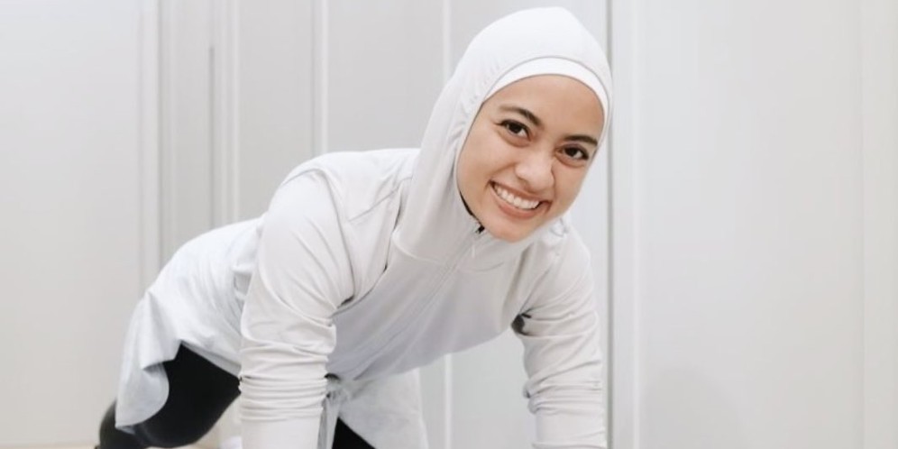 Gaya Hijab Sporty Super Stylish Ayudia Bing Slamet