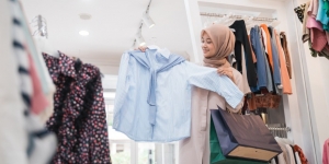 Berbagi Baju Jelang Lebaran Guna Memperpanjang Masa Pakai Pakaian