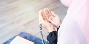 Doa Selesai Haid, Langkah-langkah Mandi Wajib dan Etika Perempuan Saat Datang Bulan