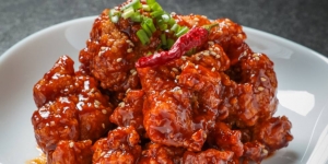Ayam Pedas Saos Korea, Simpel Hanya Pakai 5 Bahan