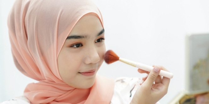 3 Kesalahan Makeup yang Bikin Wajah Tampak Lebih Tua dan Cara Mengakalinya
