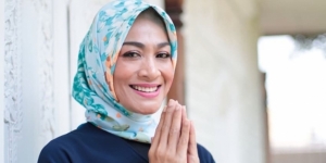 Potret Avatar Syahrini NFT Hijab Pertama di Dunia Ludes Tejual!