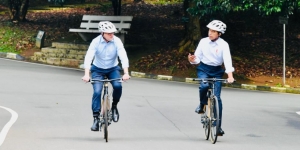 Girang Diajak Main Sepeda Bambu, PM Australia: 'You Will See Me Riding'