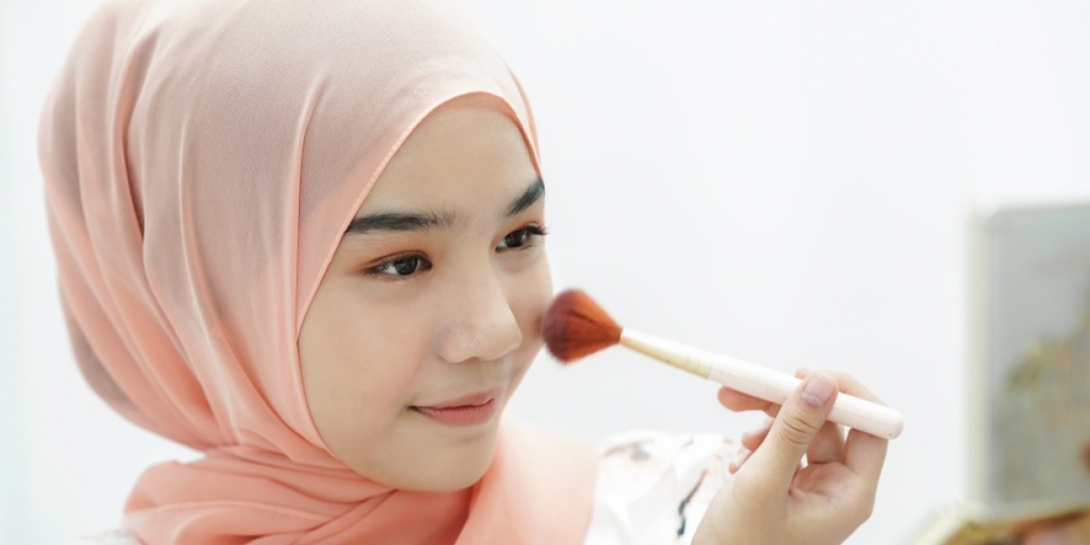 Membuat Makeup Anti Luntur Saat Wisuda