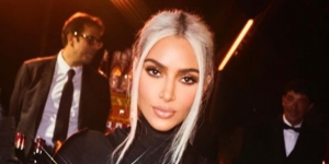 Tutorial Membuat Base Makeup Anti Badai Seperti Kim Kardashian