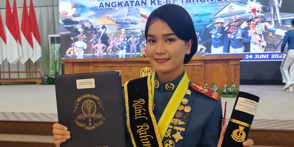 Kisah Gadis Anak Tukang Servis Jam Jadi Lulusan Terbaik AAL, Saban Bulan Sisihkan Uang Saku Buat Keluarga