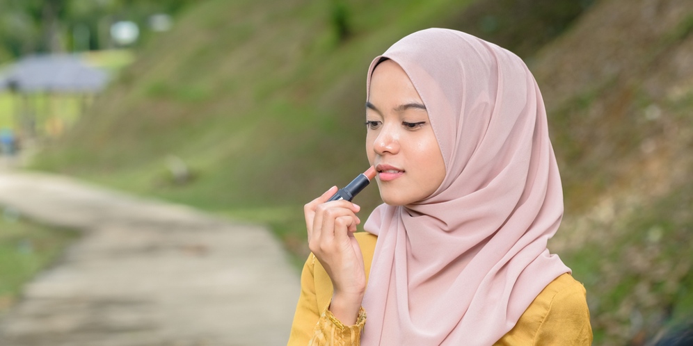 Cegah Lipstik Luntur dengan Menggunakan Satu Produk