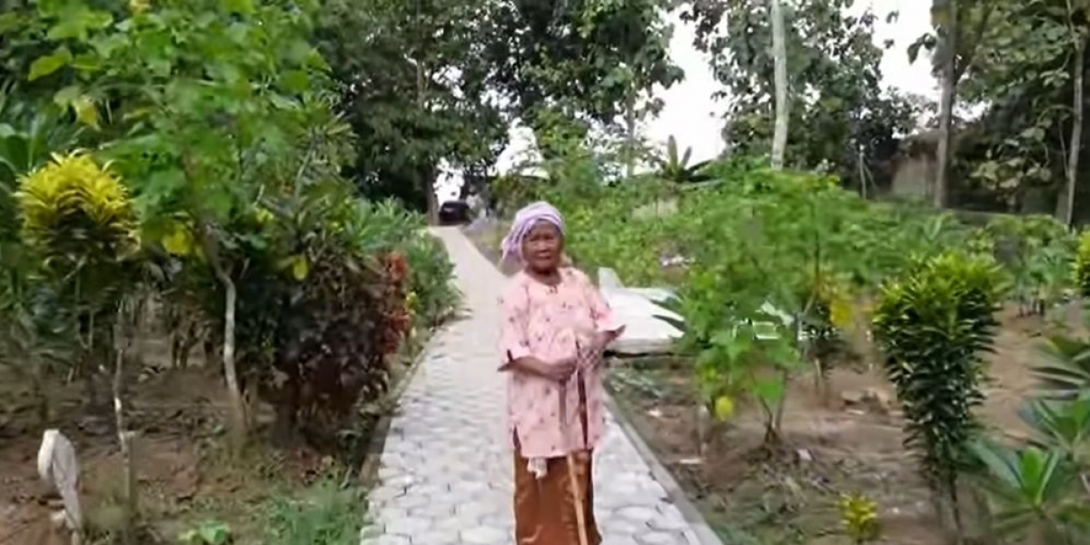 Cerita Mbah Sangkin Rela Tinggal di Gubuk Reot demi Bisa Hidup Dekat