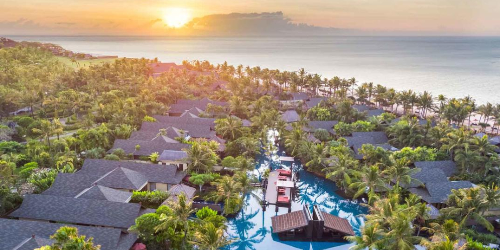 Nikmati Sensasi Menginap di Resor Mewah Dikelilingi Lautan Indah Bali