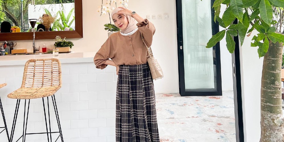 Ide Outfit Cewek Bumi untuk Hangout, Santai Tapi Trendi