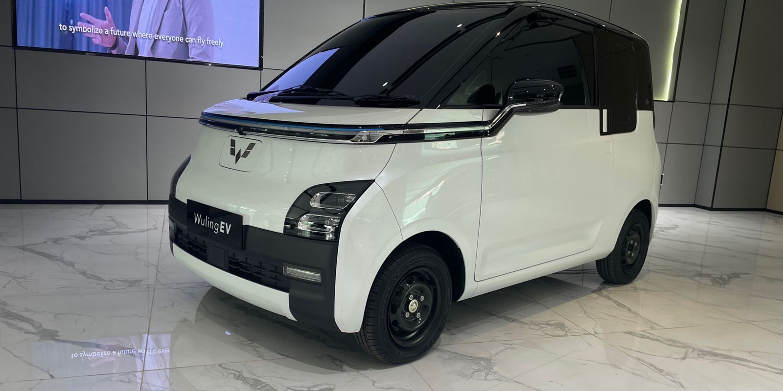 Membedah Wuling Air EV, Mobil Listrik yang Bisa Dicharge dari Colokan Rumah