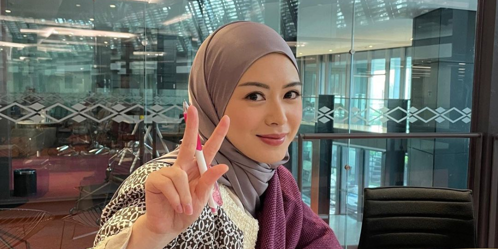 Unggah Foto Tak Berhijab Jadi Sorotan, Begini Penjelasan Ayana Moon