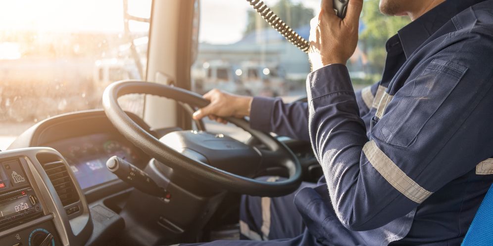 Viral Lowongan Kerja Sopir Truk Wajibkan Gelar Sarjana, Gajinya Jadi Sorotan