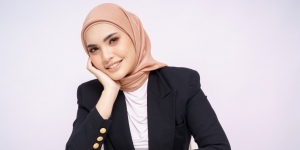 Tutorial Hijab Segi Empat Simpel Bahan Polycotton