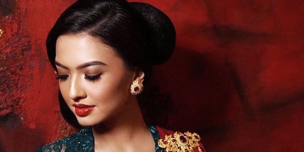 Lipstik Merah Menyala Raline Shah, Bikin Takluk Sejuta Mata