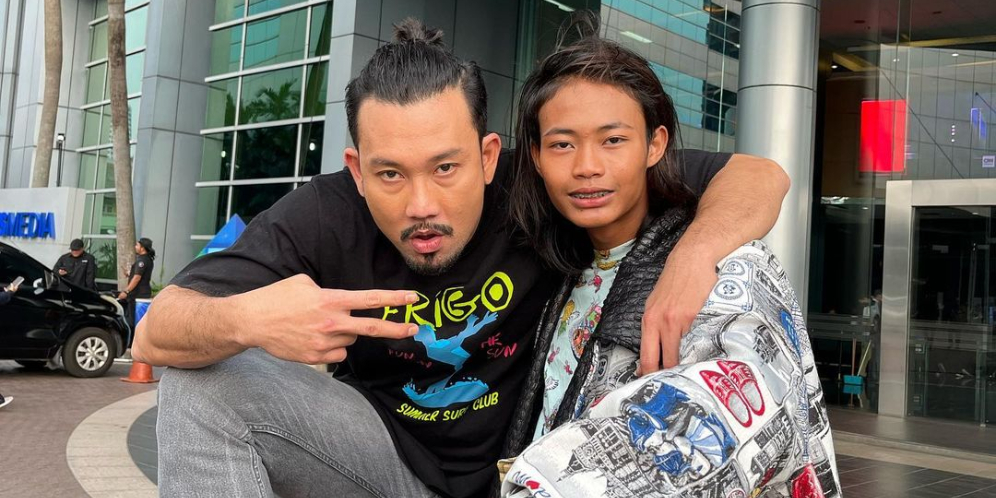 Bukan Lagi di Trotoar, Bonge Pindah Tongkrongan ke Kafe, Sekarang Bestie-nya Artis Kondang