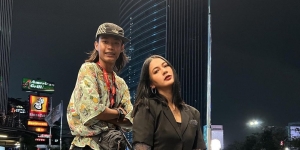 Potret Bonge dan Seleb Citayam Fashion Week Catwalk Beneran, Aksinya Nggak Kalah Keren dari Model Profesional!