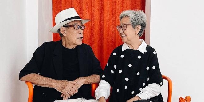 Pasangan Opa dan Oma Bagio, Makin Lengket di Hari Tua
