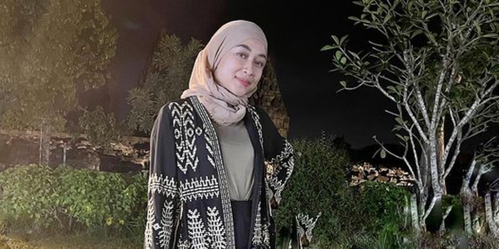 OOTD Hijab ala Beauty Infuencer Tasya Sayeed untuk Nonton Festival Musik