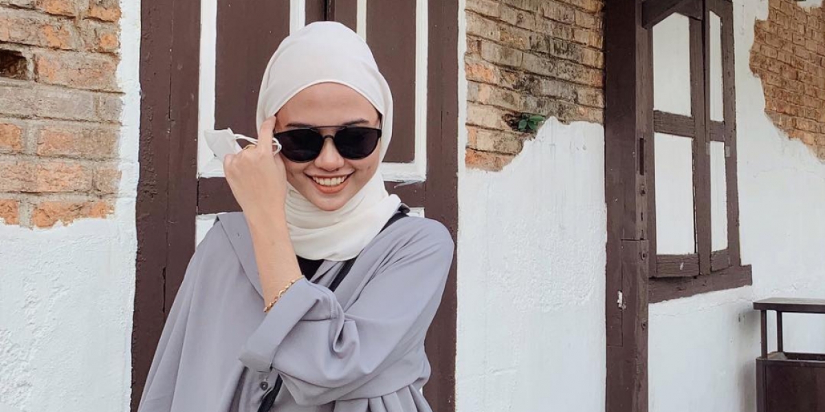 Tutorial Hijab Segiempat Satin untuk Pengguna Kacamata