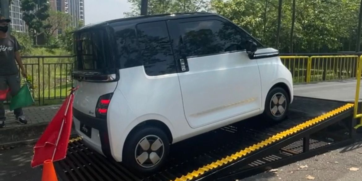 Menjajal Mobil Listrik Wuling Air EV dari Sisi Penumpang: Lihai Manuver Zig-Zag, Getaran Minim