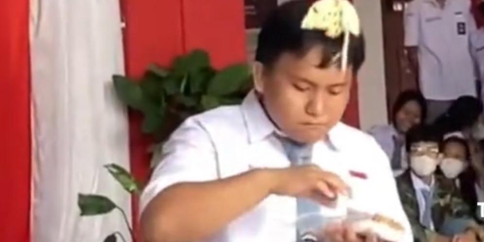 Nggak Mau Rugi, Anak SMA Ini Bawa Nasi Ayam saat Lomba Makan Kerupuk