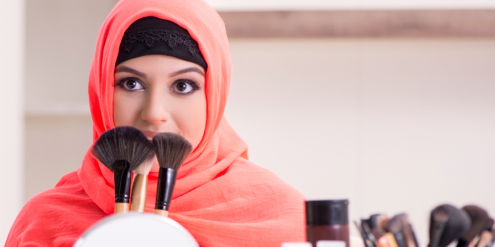 4 Kuas Makeup untuk Mempermudah Pemakaian Eyeshadow